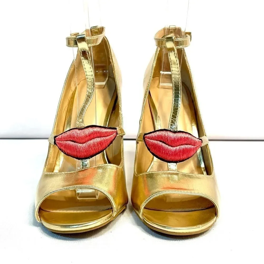 GOLD HEELS with LIPS SIZE 5.5